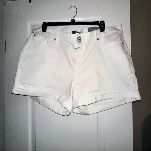 torrid Pants - NWT torrid size 22 shorts